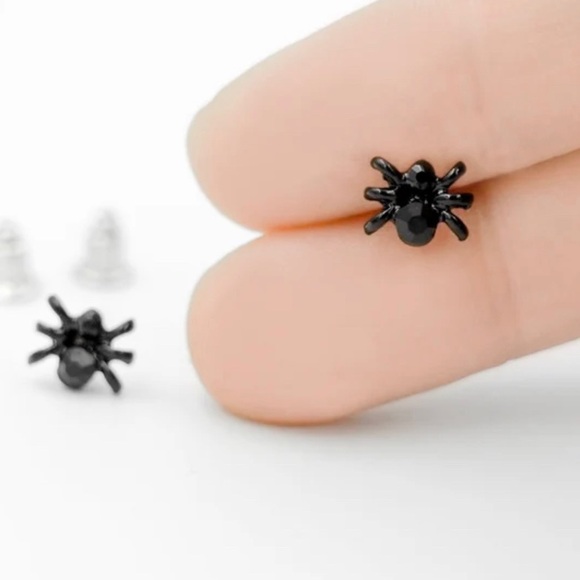 🕷 Black Gemstone Spider Stud Earrings - Picture 2 of 4
